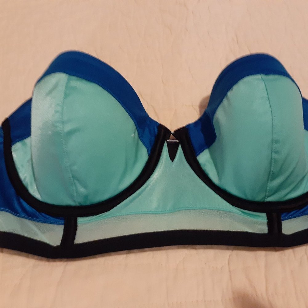 VICTORIAS SECRET VERY SEXY Strapless Bra 32DD